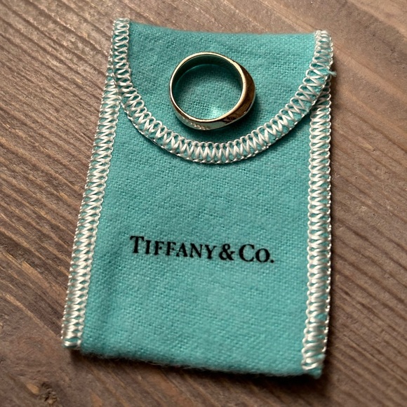 Authentic Tiffany & Co. Vintage Sterling Silver Dome Swirl Ring - Picture 2 of 6